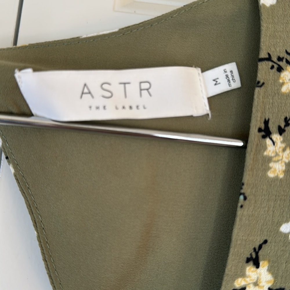 Aster the Label dress size Medium Sage green floral bubble sleeves lined. - Picture 3 of 10